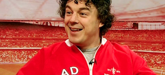 ONE FOR THE ARSENAL FANS: ALAN DAVIES' BRUTAL ANTI-CHELSEA RANT article image