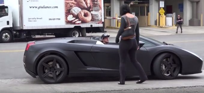This Lamborghini prank toally outs this gold digging ho! article image