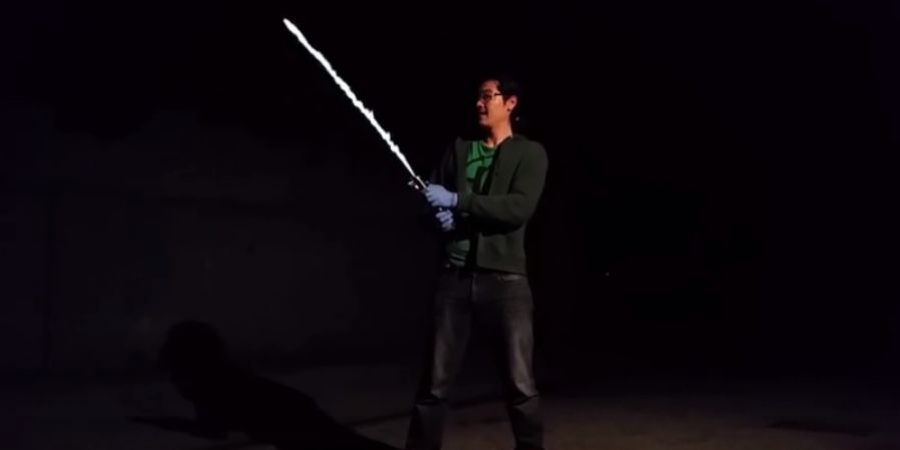 This geek makes a real life Lightsaber article image