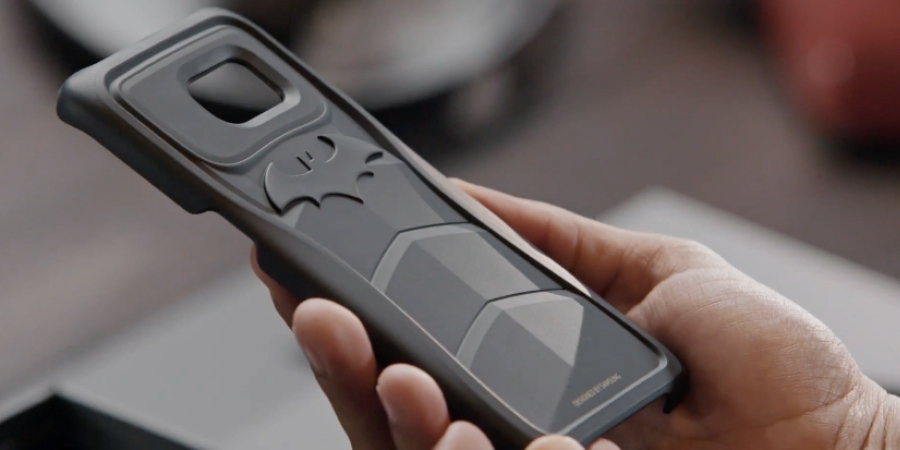 Samsung have created a Batman inspired phone and it's beautiful! article image