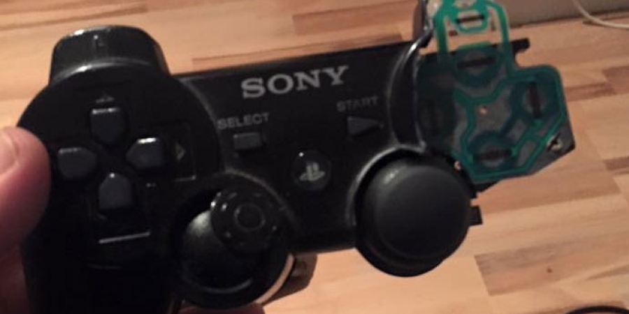 Dude kills his brother with a game controller after losing at FIFA article image