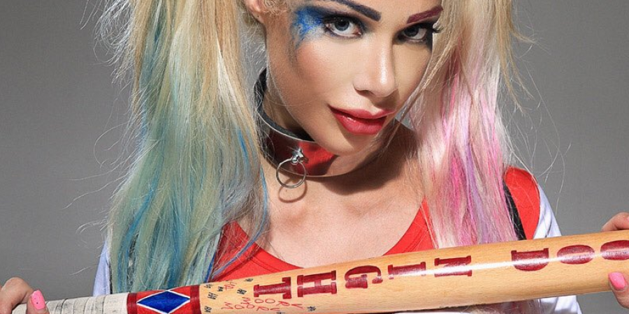 Porn and cosplay Harley Quinn pics! article image
