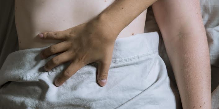 Dude Snapchats a couple doing the 'sticky finger challenge' article image