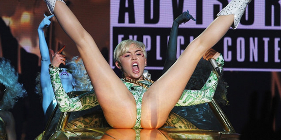 Miley Cyrus lets fans grope her in recent x-rated gig article image