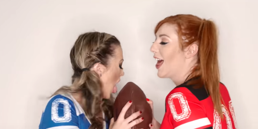 Pornstars offer to blow their Twitter followers if the Patriots win the Superbowl! article image