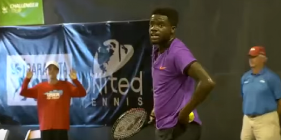 Super loud shagging session interrupts tennis match (video) article image