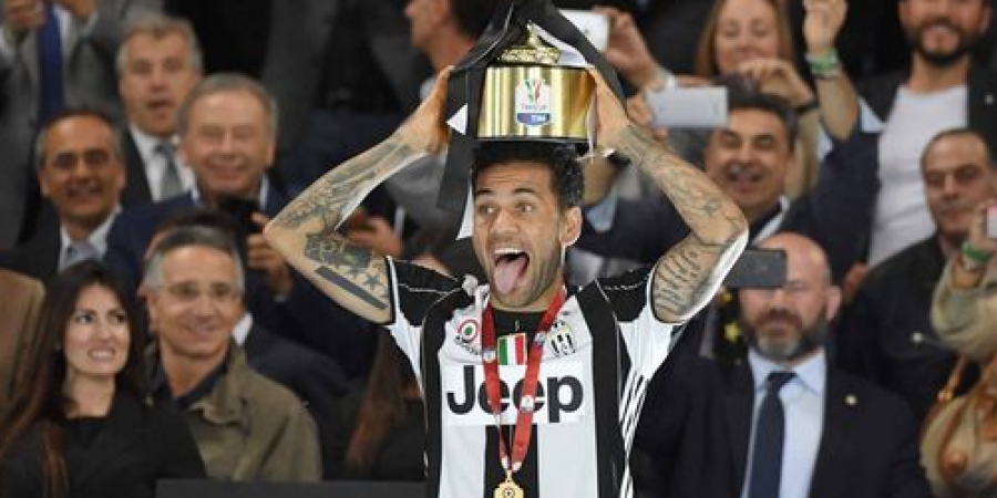 Dani Alves is now the most decorated player in football history article image