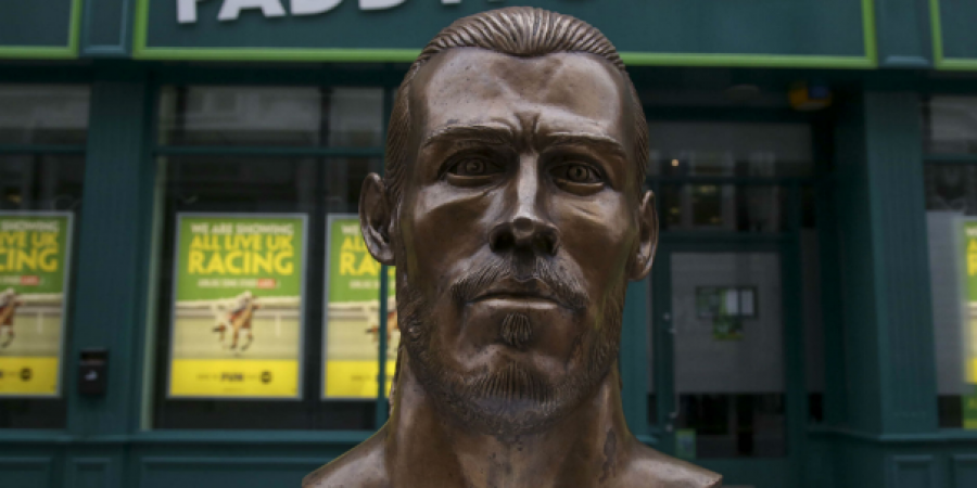 The guy who made THAT Cristiano Ronaldo statue has now done Gareth Bale! article image