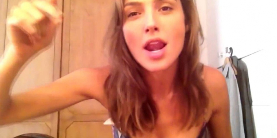 Gal Gadot lip syncing is the sexiest thing you'll see all day! article image