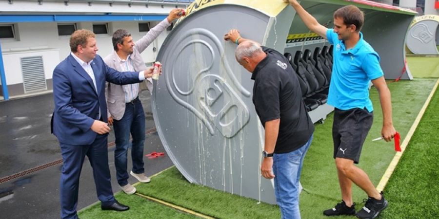 Czech team install new dugout - A giant beer can! article image