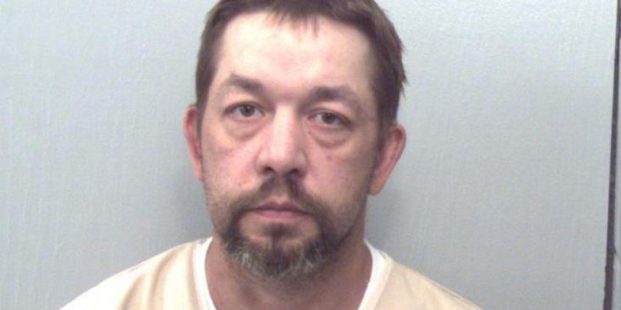 Guy shags dead girlfriend in the hope that it would wake her up article image