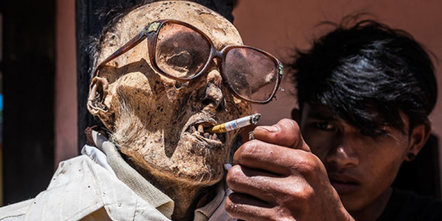 Corpses are dug up, dressed and photographed for bizarre tribe tradition article image