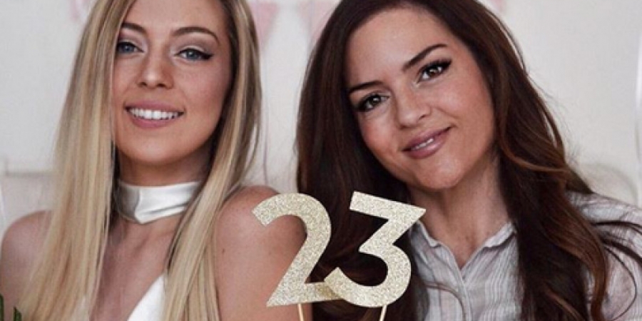 Mum of seven looks so hot she often gets mistaken for her daughters article image