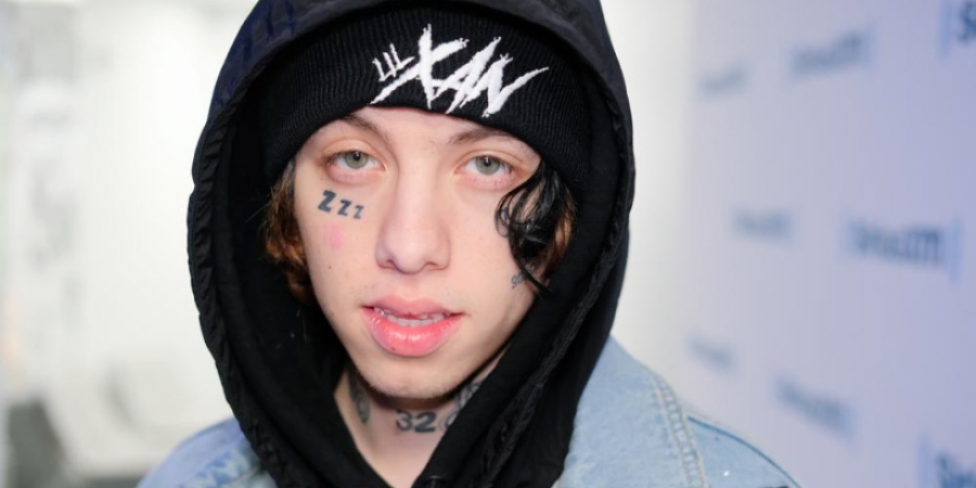 Rapper Lil Xan under fire for calling Tupac's music boring! article image