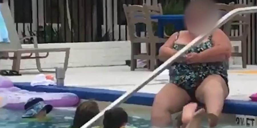 Fat bitch secretly filmed shaving her legs in public swimming pool article image