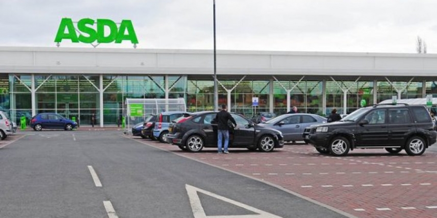 Guy throws Jizz all over a woman is Asda car park article image