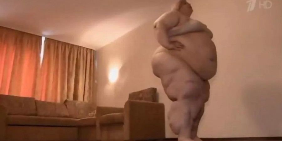 Neighbour of Russia's fattest women is worried her ceiling will cave in under the strain! article image