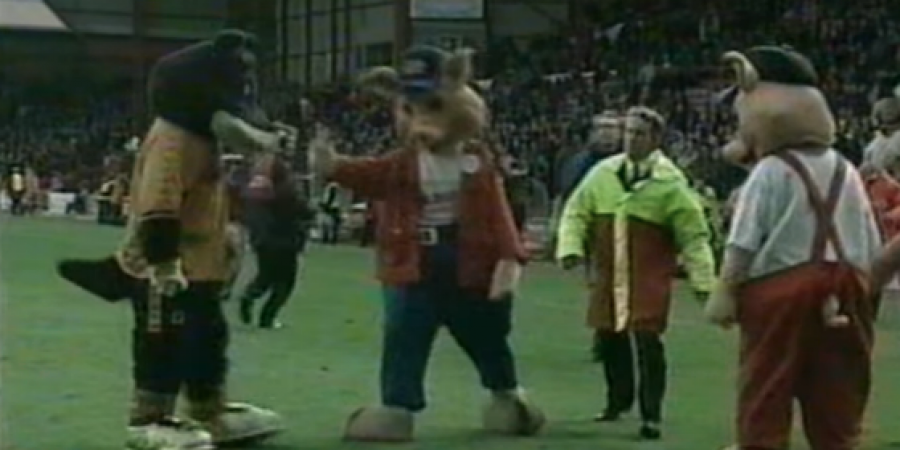 The greatest mascot fight of all time happened 20 years ago today article image