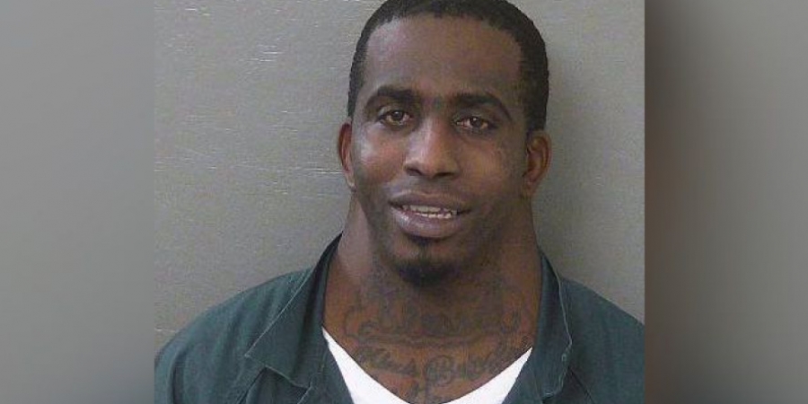 This dude's mugshot is getting slated due to his insanely huge neck! article image