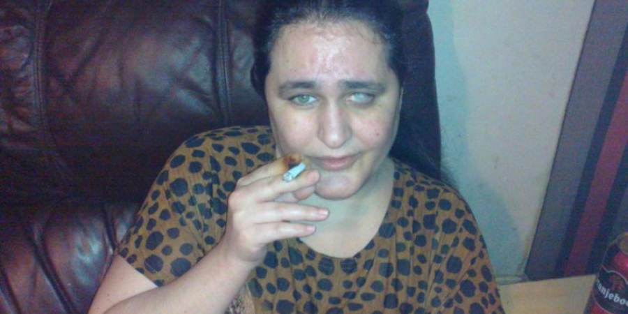 This woman eats eight cigarette butts a day due to rare condition! article image
