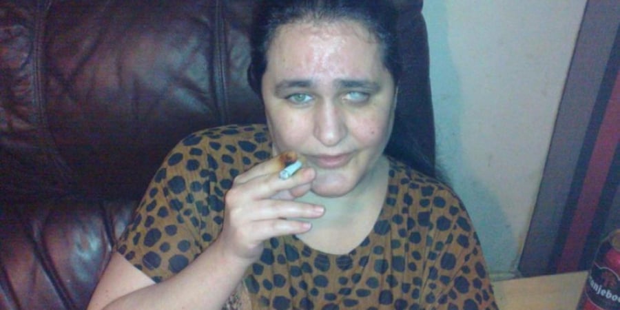 This woman eats eight cigarette butts a day due to rare condition! article image