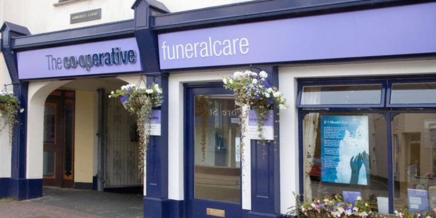 Dude breaks into funeral home and shags a corpse article image