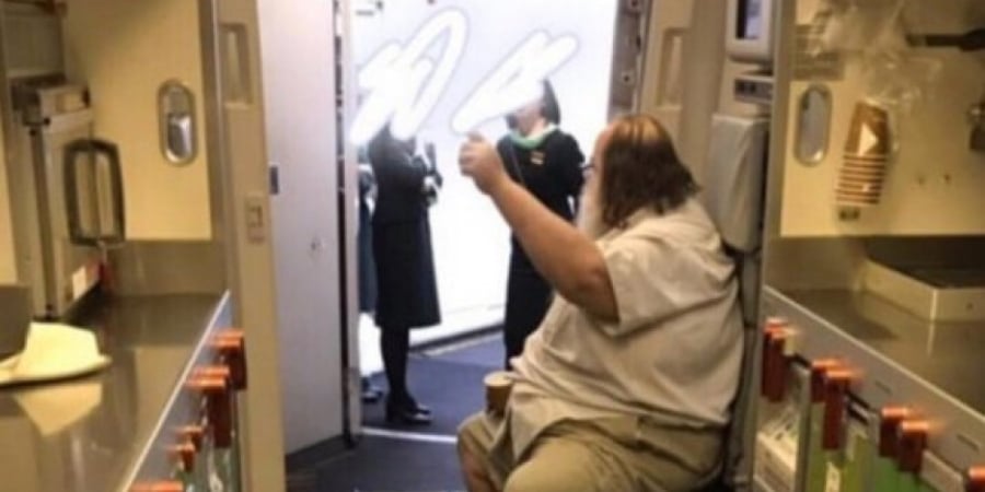 Obese man moaned with pleasure after ordering flight attendant to wipe his ass article image