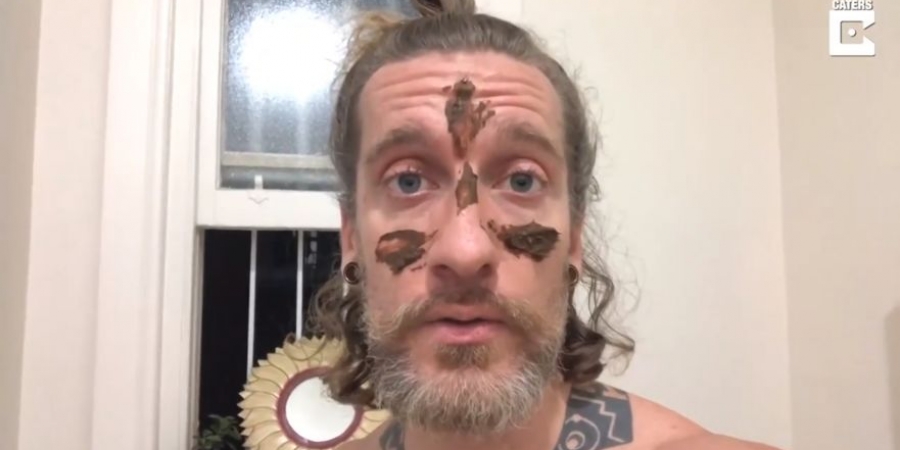 Self proclaimed 'Poo Wizard' smears shit on his face to encourage 'poo-sitivity' article image