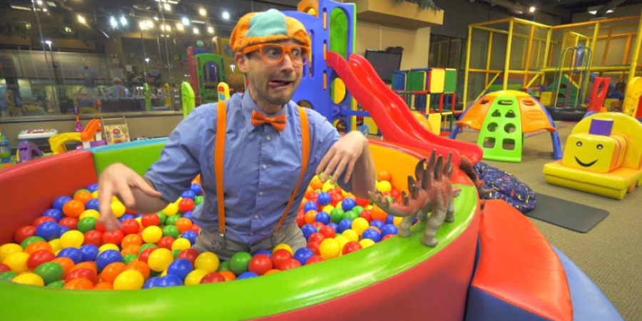 Video discovered of YouTube star 'Blippi' pooing on his friend! article image