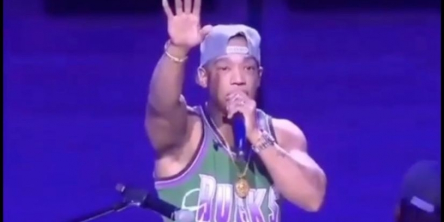 Ja Rule gets slated for awkward halftime performance after literally nobody cheered article image