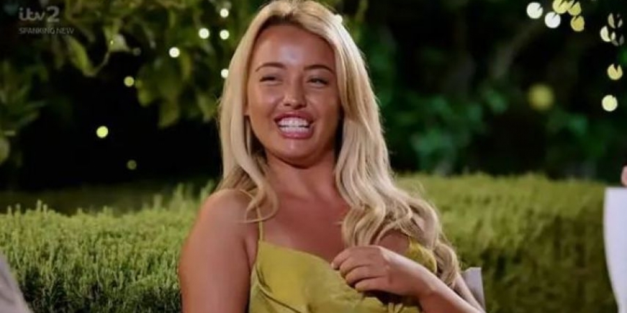 Love Island fans mock new girl Harley's dodgy mouth! article image