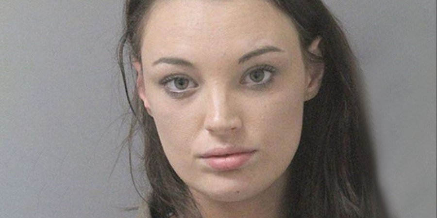 Woman arrested with bag of meth and $6000 in cash stuffed up her vagina article image