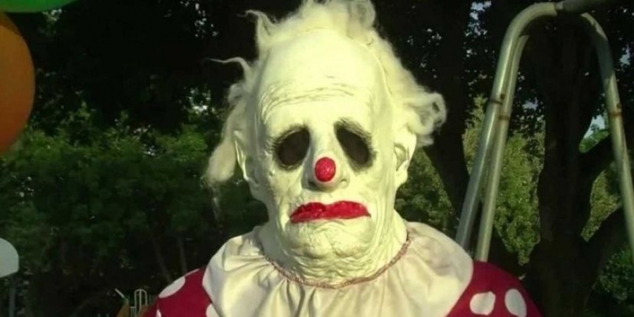 Check out the terrifying trailer for 'Wrinkles the Clown' Documentary article image
