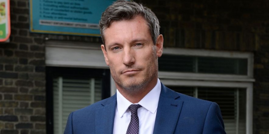 Dean Gaffney joins dating app Bumble & says he wants a ‘normal girl’ article image