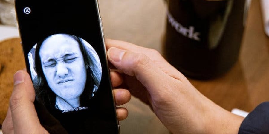 This scary new app can give you a persons name & address from a photo of their face article image