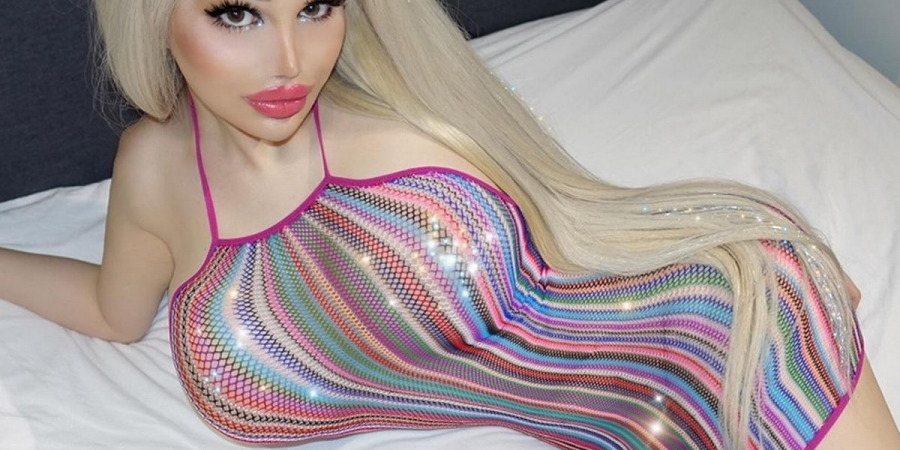 Barbie lookalike says she’s too hot to work after £80,000 plastic surgery overhaul article image