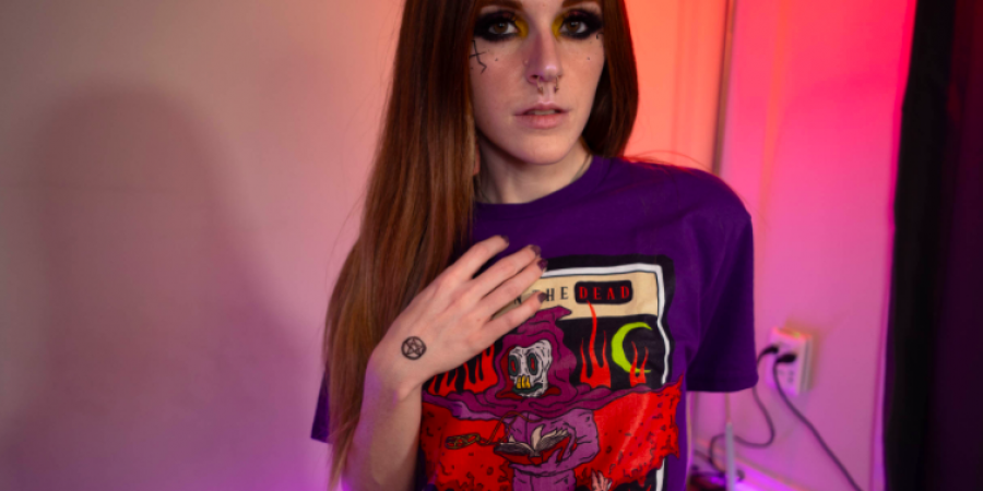 U.S Cam Girl Jessie Wolfe is Live on Rampant TV article image