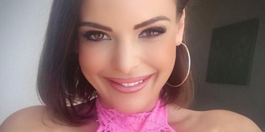 Holly Maguire: Babeshow Icon article image